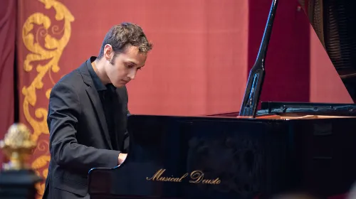 Pianoa atzo eta gaur kontzertuaren azala