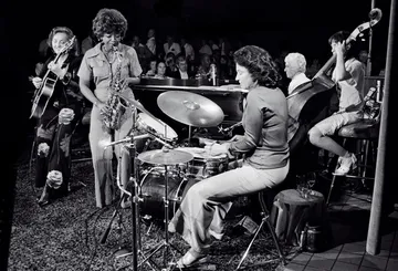 Emakumeak Oroituz kontzertuko azala